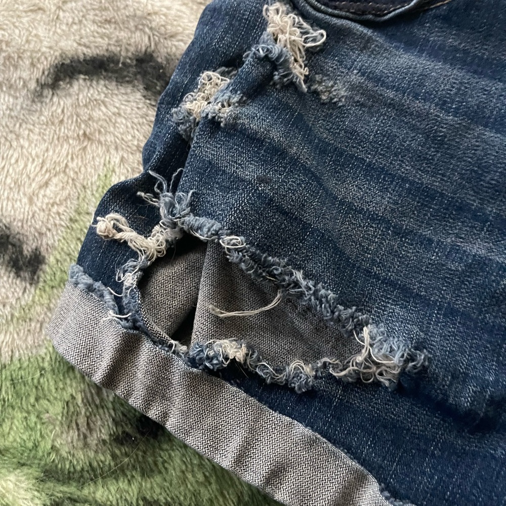 Mudd Flex Stretch High Rise Woman’s Shortie Distressed Dark Blue Jean Shorts 15 - Picture 7 of 10